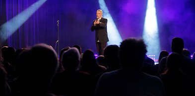 Energia i wielkie emocje – koncert Jacka Stachursky’ego w CKiS w Sępólnie Krajeńsk-30552