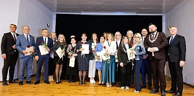 Koronowo: Nagrody za osiągnięcia w pracy dydaktyczno-wychowawczej wręczone podczas-31247