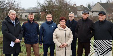 Powiat nakielski: Odbiór nowego chodnika w Trzeciewnicy, gmina Nakło nad Notecią-32220