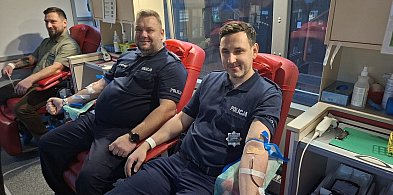 Policjanci z Sępólna Krajeńskiego włączyli się w akcję Nadleśnictwo Lutówko "Krew-32274