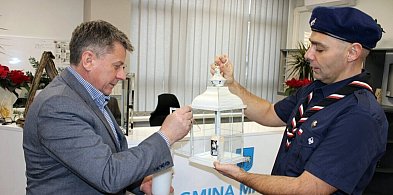 Betlejemskie Światło Pokoju w Urzędzie Miasta i Gminy w Mroczy-32442