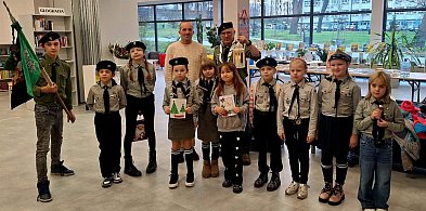 Nakło nad Notecią: Betlejemskie Światło Pokoju w nakielskiej bibliotece-32547