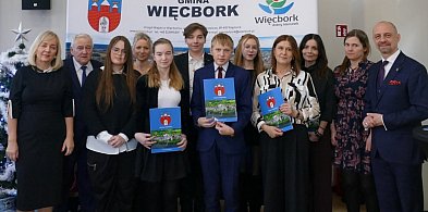 Dyktando o Złote Pióro Przewodniczącej Rady Miejskiej w Więcborku i Burmistrza Wię-32692