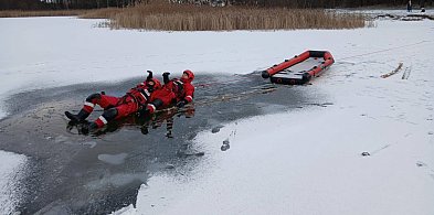 Złotów: Zamarznięte stawy, jeziora i rzeki zawsze są niebezpieczne-33040