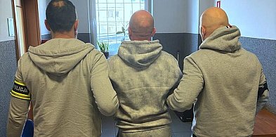 Bydgoszcz: Kryminalni z Wyżyn zabezpieczyli podrobioną odzież