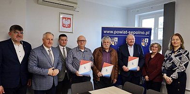 Powiat sępoleński: Podpisanie umów ze Spółkami Wodnymi