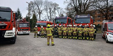 Strażackie manewry w Krajence. Druhowie ćwiczyli przy Urzędzie Gminy