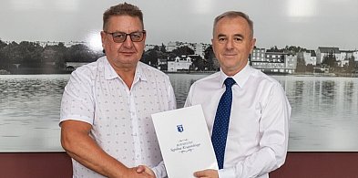 Sępólno Krajeńskie: Podpisali umowę na budowę dróg - ulicy Bratkowej, Wrzosowej, L