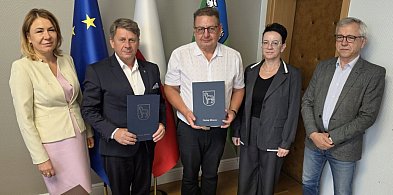 Mrocza: Podpisano umowę na remont drogi w Drzewianowie