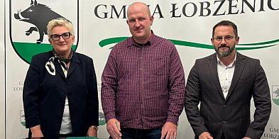 Gmina Łobżenica: Podpisano umowy na przebudowę drogi gm-30927