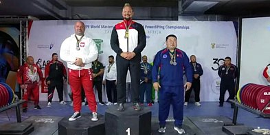 Łobżenica: Sebastian Sobiech Wicemistrzem Świata w trójboju siłowym!-31002