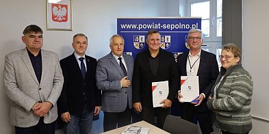 Powiat sępoleński: Podpisanie umowy na przebudowę drogi-31008