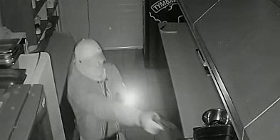 Złotowscy policjanci zatrzymali włamywacza, który wraz-31211