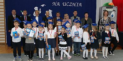 Mrocza: Pasowanie na ucznia – wyjątkowy dzień pierwszok-31250