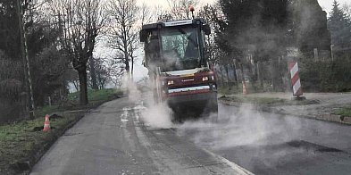 Trwa przebudowa odcinka drogi powiatowej w Młotkowie, w-32052