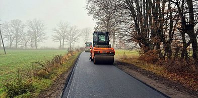 Trwa modernizacja drogi powiatowej w miejscowości Chleb-32103