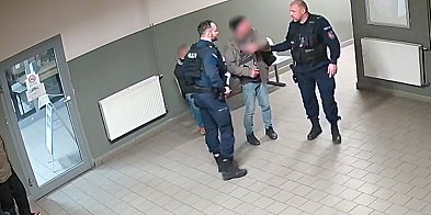 Złodzieje alkoholu i telefonu zatrzymani na dworcu w Zł-32136