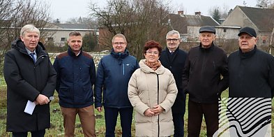 Powiat nakielski: Odbiór nowego chodnika w Trzeciewnicy-32220