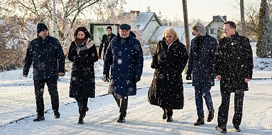 Marszałek województwa i przewodnicząca sejmiku odwiedzi-33094