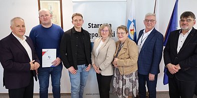 Podpisano umowę na budowę chodnika w Mierucinie, gm. So