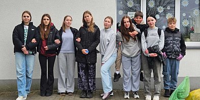 Wąwelno: Uczniowie ruszyli w teren. Akcja „Sprzątamy dl