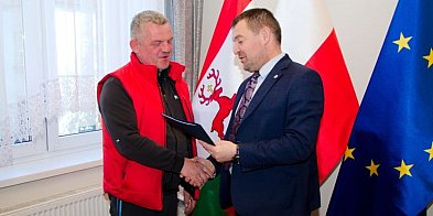 Podpisanie umowy na modernizację hali sportowej w Wyrzy