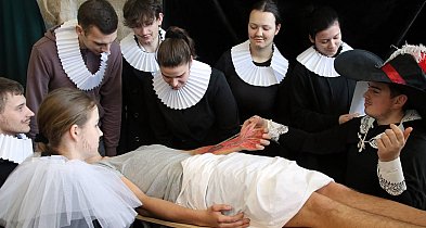 Sypniewo: Igraszki ze sztuką w ZSCKR - wystawa żywych obrazów 2 [FOTO]