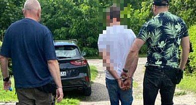 Wpadł z amfetaminą, gdy szukała go policja. Zaskakujący finał zatrzymania w gminie