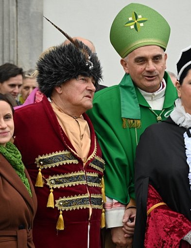 Bp Krzysztof Włodarczyk z okazji 700-lecia Runowa Krajeńskiego: Bóg nie oczekuje-30579