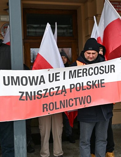 Rolnicy na drogach protestują przeciwko umowie Mercosur, zablokowali m.in. węzły A-32826