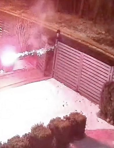 Piła: Nękali rówieśnika i niszczyli dom petardami. 15-latkowie w rękach policji