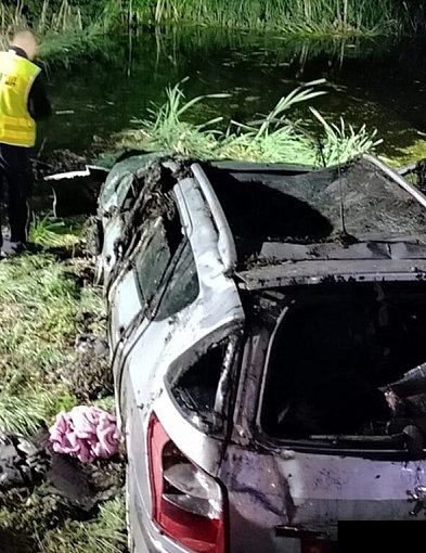 Tragiczny wypadek w kujawsko-pomorskim. Nie żyją dwie osoby po tym, jak auto wpad