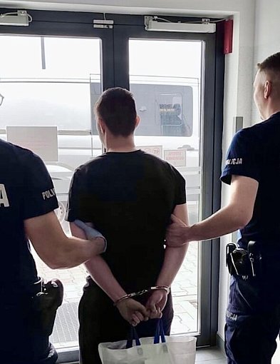 Brutalny rozbój w Pile. Pobili 25-latka dla jednego dolara