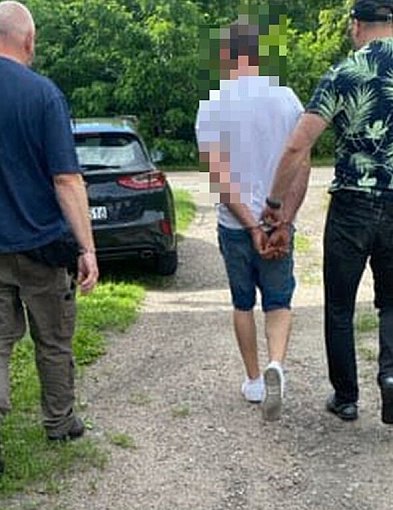 Wpadł z amfetaminą, gdy szukała go policja. Zaskakujący finał zatrzymania w gminie