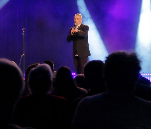 Energia i wielkie emocje – koncert Jacka Stachursky’ego w CKiS w Sępólnie Krajeńsk-30552