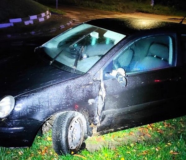 Złotów - Nietrzeźwy wjechał w płot, porzucił auto i uciekł-30846