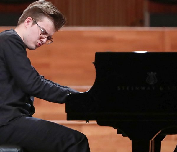 Konkurs Chopinowski: Piotr Alexewicz w gronie 11 pianistów zakwalifikowanych finał-30931