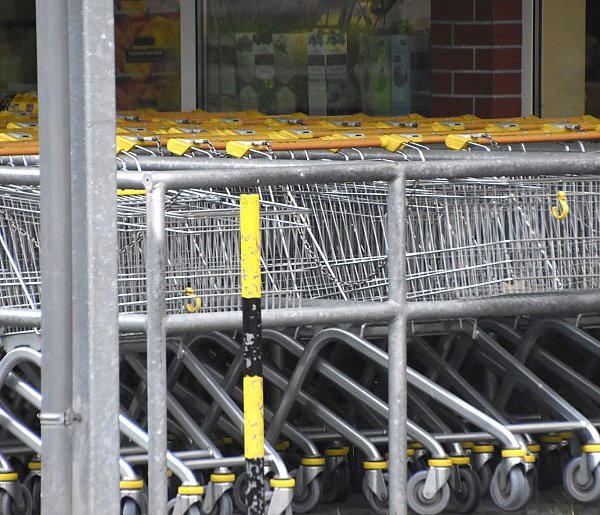 Czy 1 listopada zrobisz zakupy? Ten weekend zaskoczy wielu klientów-31297