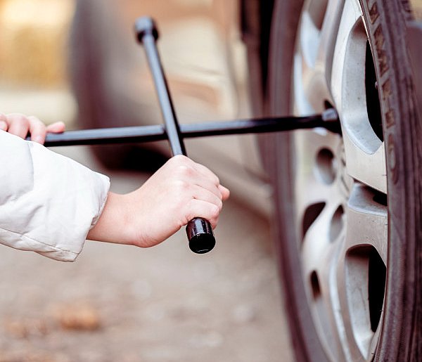 Z pozoru drobiazg, a może skończyć się tragedią. Urząd ostrzega kierowców-31483