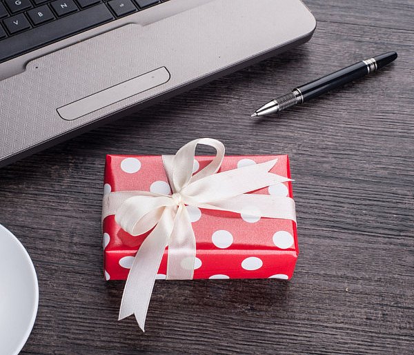 Świąteczna paczka może stać się problemem. Skarbówka patrzy z ukrycia-32009