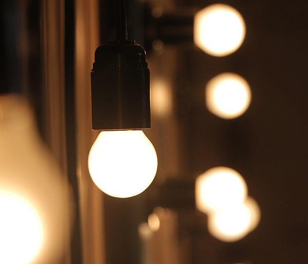 Rachunki za prąd pójdą w dół. Rząd usuwa opłatę doliczaną od lat-32026