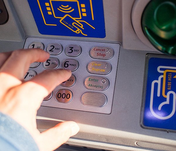 Duże zmiany w wypłacaniu gotówki. Bankomaty odchodzą do przeszłości-32124