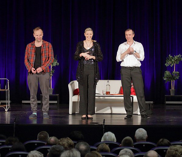 Za nami pełen śmiechu wieczór z komedią "Żona do adopcji"!-32121