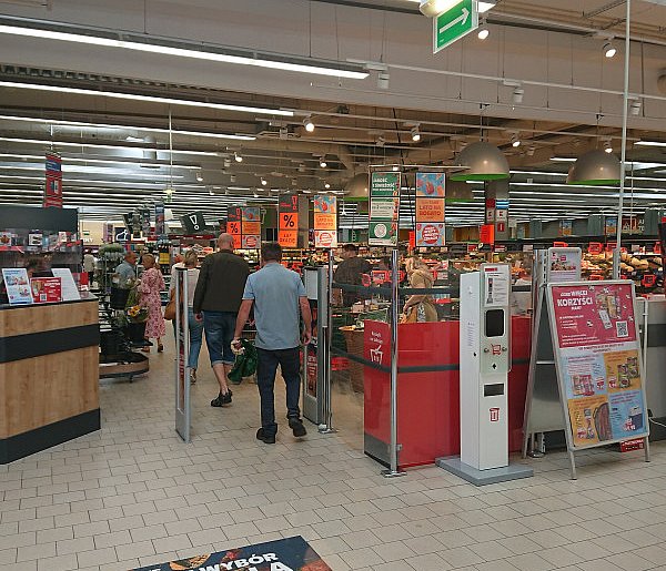 Pracownicy popularnej sieci mają dość. W południe zatrzymają pracę-32280