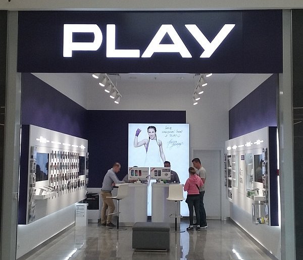 Potężna kara dla Play. Sieć ma zwrócić klientom pobrane środki-32294