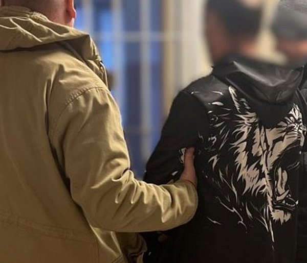 Debrzno: Schował się w oborze, lecz to mu nie pomogło-32319