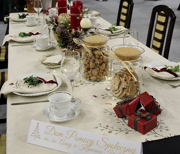 Sępólno Krajeńskie: Powiatowa Wystawa Stołów Wigilijnych 2025-32373