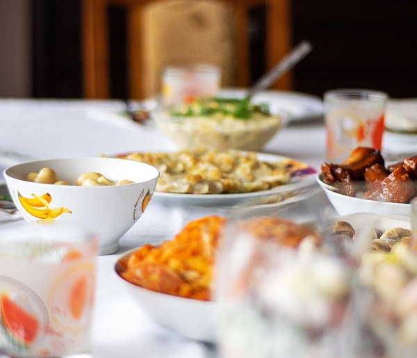 Polacy znów sięgną głębiej do kieszeni. Tyle wydają na świąteczne jedzenie-32392