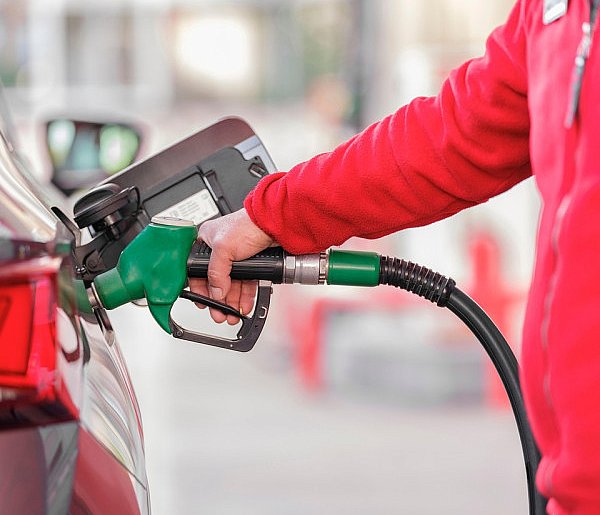 Nowy rok, droższe tankowanie. Państwo podnosi opłatę paliwową-32476