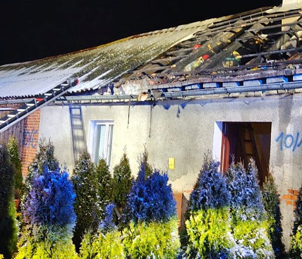 Pożar budynku wielorodzinnego w miejscowości Pobórka Wielka, gm. Białośliwie-32860